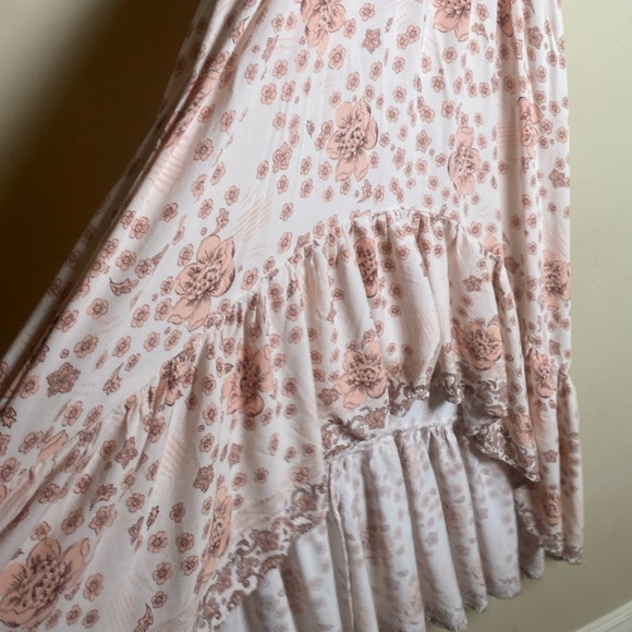 OLIVACEOUS Small Soft Pink High Low Maxi Flutter Sleeves - Picture 3 of 5